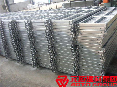 鋼跳板規(guī)格型號有幾種？鋼跳板生產(chǎn)廠家電話是多少？